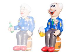 Abraham pop zittend op een vat bier met bier in zijn hand te koop als blikvanger bij verjaardagen