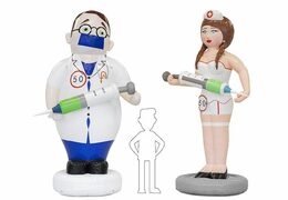 Opblaasbare Sarah en Abraham pop zorg dokter zuster in de tuin blikvanger kopen voor 50 verjaardag feest jubileum bij JB Inflatables