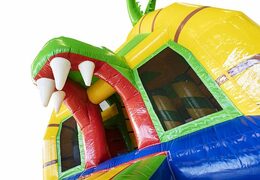 Groot opblaasbaar springkasteel met glijbaan in krokodillen thema te koop voor kinderen