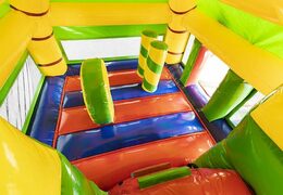 Groot opblaasbaar springkasteel met glijbaan in krokodillen thema kopen voor kinderen