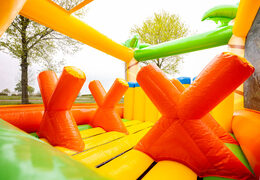 Grote stormbaan met jungle thema kopen bij JB Inflatables