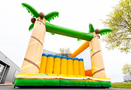 Grote stormbaan met jungle thema bestellen bij JB Inflatables
