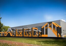 Mega springkasteel met obstakels