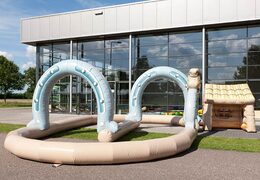 Racebaan in western thema