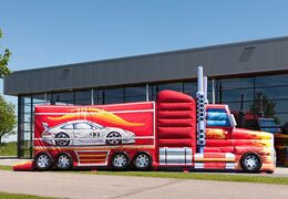 Koop een vrachtwagen met vlammen springkasteel bij JB Inflatables