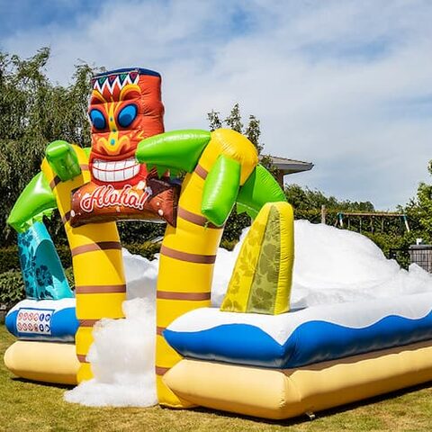 Groot opblaasbaar open bubble boarding park springkussen met schuim bestellen in thema tropical hawaii voor kinderen. Koop opblaasbare springkussens online bij JB Inflatables Nederland