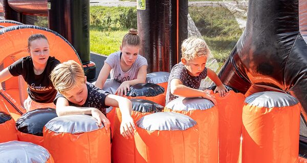 JB Inflatables Meppel, Leverancier Opblaasbare Attracties en Spelen ook voor Maatwerk