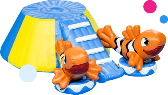 Opblaasbare Zwembadspelen Kopen en Huren. Opblaasbare waterstormbanen voor in het zwembad en voor buiten water van JB Inflatables