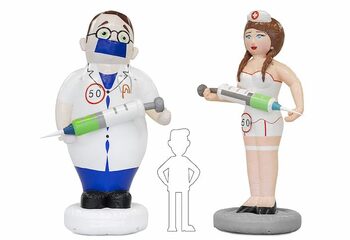 Opblaasbare Sarah en Abraham pop zorg dokter zuster in de tuin blikvanger kopen voor 50 verjaardag feest jubileum bij JB Inflatables