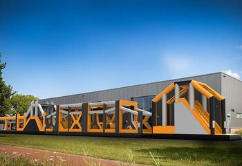 Mega springkasteel met obstakels