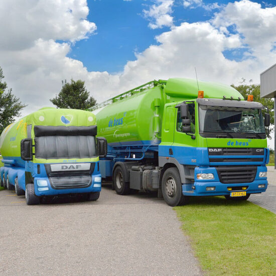 Foto van opblaas vrachtwagen van de Heus