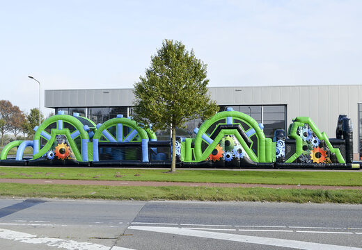 Koop een 30 meter mega stormbaan in de kleuren zwart en groen voor zowel jong als oud. Bestel opblaasbare stormbanen nu online bij JB Inflatables Nederland