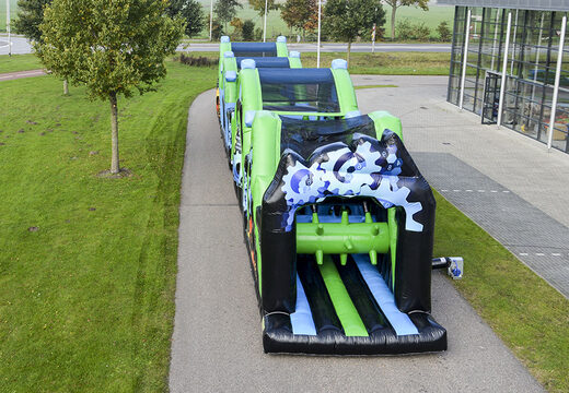 Haal uw 30 meter stormbaan in de kleuren zwart en groen nu online. Bestel opblaasbare stormbanen bij JB Inflatables Nederland