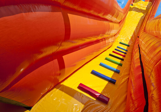 Beach themed opblaasbare glijbaan met een plonsbad, indrukwekkend 3D object, frisse kleuren en de 3D obstakels kopen voor kinderen. Bestel opblaasbare glijbanen nu online bij JB Inflatables Nederland