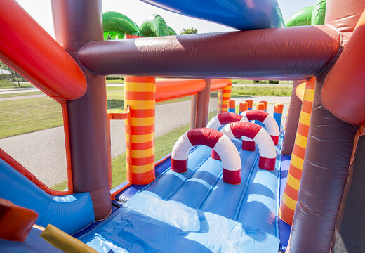 Koop opblaasbare stormbaan in thema haai met 7 spelelementen en kleurrijke objecten voor kinderen. Bestel opblaasbare stormbanen nu online bij JB Inflatables Nederland