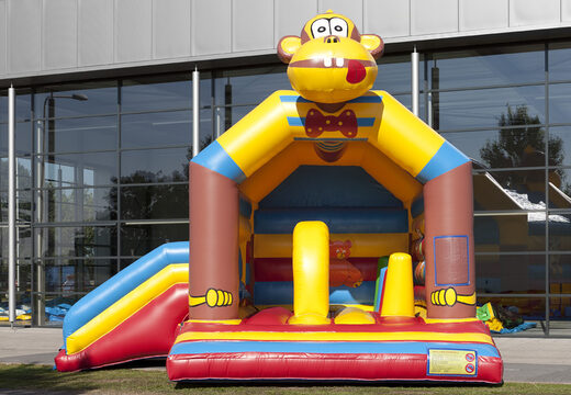 Overdekt multifun springkasteel met glijbaan in thema monkey met 3D object aan de bovenkant bestellen voor zowel jonge als oudere kinderen. Koop springkastelen online bij JB Inflatables Nederland