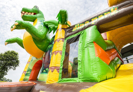 Bestel middelmatig opblaasbare multiplay springkussen in dinoworld thema met glijbaan voor kinderen. Koop opblaasbare springkussens online bij JB Inflatables Nederland