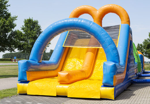 Stormbaan in vrolijke kleuren in een lengte van 27 meter bestellen voor kids. Koop opblaasbare stormbanen nu online bij JB Inflatables Nederland