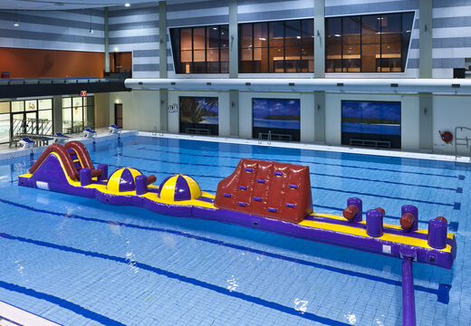 Adventure Mega Run XL stormbaan  17 meter lang in een uniek design  met verschillende spannende objecten voor zowel jong als oud bestellen. Koop opblaasbare zwembadstormbanen nu online bij JB Inflatables Nederland