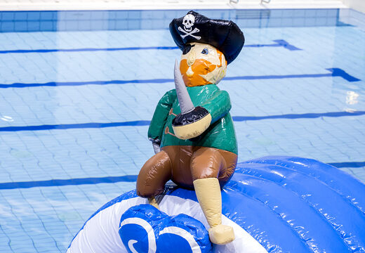 Piratenrun stormbaan in een uniek design met grappige 3D-objecten en maar liefst 2 glijbanen voor zowel jong als oud bestellen. Koop opblaasbare zwembadstormbanen nu online bij JB Inflatables Nederland