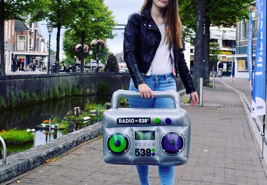 Haal uw Mini pvc inflatable radio 538 nu. Bestel uw opblaasbare reclamartikelen online bij JB Inflatables Nederland 