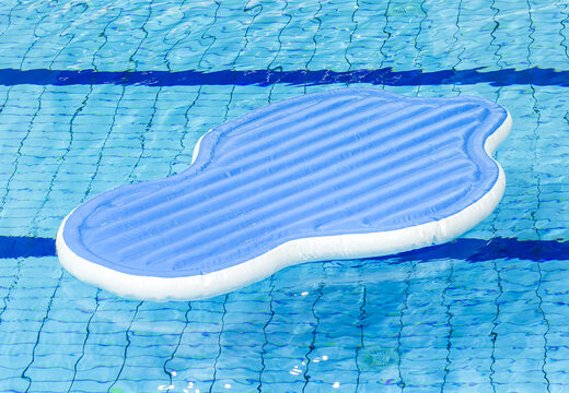 Opblaasbare multifunctionele splash plateau bestellen voor zowel jong als oud. Koop opblaasbare waterattracties nu online bij JB Inflatables Nederland 