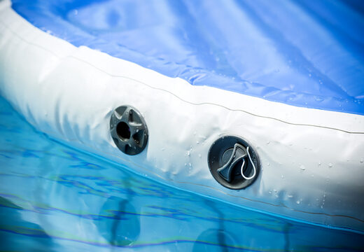 Unieke opblaasbare multifunctionele splash plateau kopen voor zowel jong als oud. Bestel opblaasbare zwembadspelen nu online bij JB Inflatables Nederland 