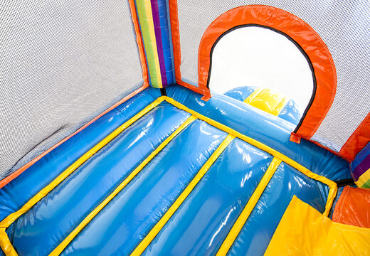Kleine multiplay opblaasbare springkasteel met glijbaan in feest thema te bestellen voor kinderen. Koop opblaasbare springkastelen  online bij JB Inflatables Nederland