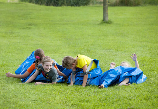 Blauwe funbroeken waar 4 personen in kunnen zitten voor zowel oud als jong kopen. Bestel springkussens online bij JB Inflatables Nederland