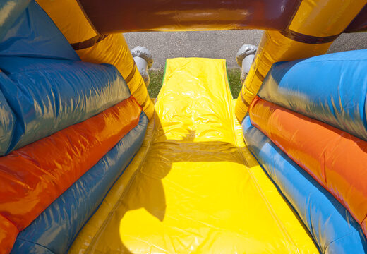 Opblaasbaar overdekt multiplay springkasteel met glijbaan kopen in thema piratenschip voor kinderen. Bestel opblaasbare springkastelen online bij JB Inflatables Nederland