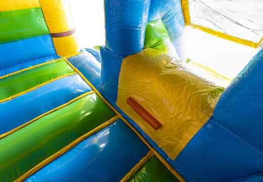 Opblaasbare slide combo springkasteel in hawaii thema kopen voor kinderen. Bestel nu opblaasbare springkastelen met glijbaan bij JB Inflatables Nederland