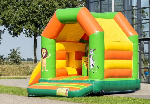 Midi overdekt multifun springkasteel met glijbaan kopen in jungle thema voor kinderen. Koop springkastelen online bij JB Inflatables Nederland