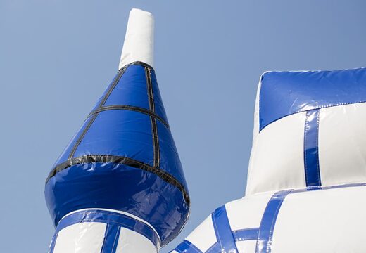 Midi overdekt multifun springkasteel met glijbaan bestellen in een kleuren combinatie van blauw en wit in thema kasteel voor kinderen. Koop springkastelen online bij JB Inflatables Nederlandor kinderen. Koop springkastelen online bij JB Inflatables 