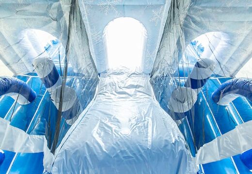 Koop Ice themed springkasteel in een uniek design met twee ingangen, een glijbaan in het midden en 3D objecten voor kids. Bestel springkastelen online bij JB Inflatables Nederland