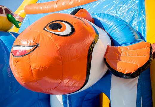 Koop opblaasbaar maxifun springkasteel met dak in thema nemo voor kinderen bij JB Inflatables Nederland. Bestel springkastelen online bij JB Inflatables Nederland