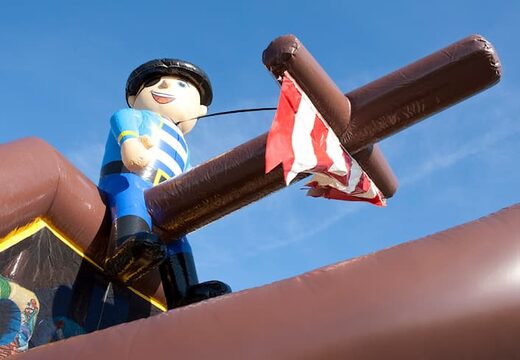 Koop shooting combo piraat springkasteel met overdekking, schiet spel en glijbaan voor kinderen. Bestel springkastelen online bij JB Inflatables Nederland