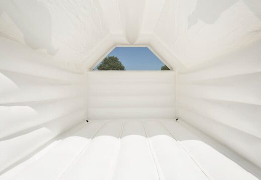 Standaard springkastelen in trouw thema in de vorm van een kasteel voor kinderen bestellen. Bestel springkastelen online bij JB Inflatables Nederland