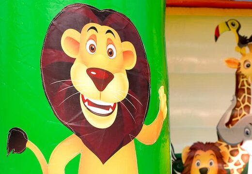 Midi springkasteel in een kleuren combinatie van geel groen en oranje te koop in jungle thema voor kinderen. Koop springkastelen online bij JB Inflatables Nederland