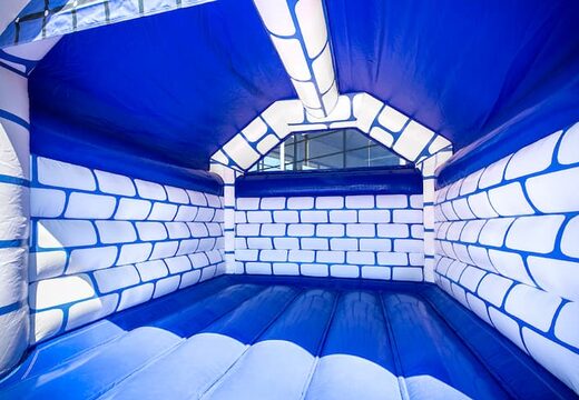 Koop standaard blauw kasteel springkastelen met een ridder thema voor kinderen. Koop springkastelen online bij JB Inflatables Nederland