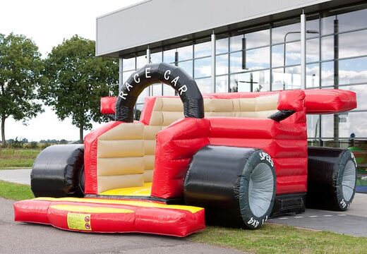 Super springkasteel kopen in de vorm van een echte formule 1 racewagen voor kinderen. Koop springkastelen online bij JB Inflatables Nederland