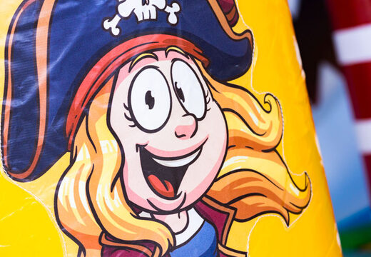 Inflatable springkussen met glijbaan en speelobject te koop