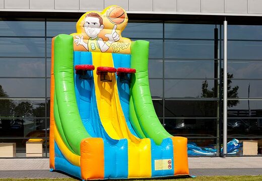 Opblaasbaar spel met groene, gele, blauwe en oranje kleuren