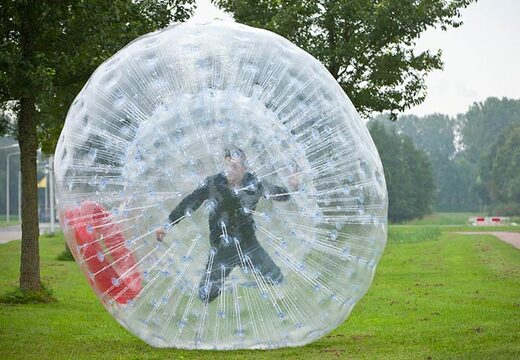 Opblaasbare bal om spel in te spelen voor volwassenen