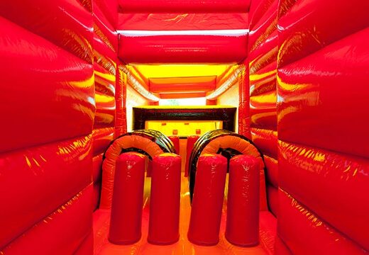 Hindernissen op springkasteel stormbaan