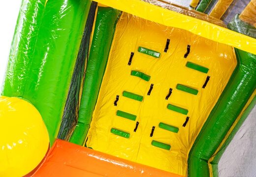 Klimwand van stormbaan module base jump