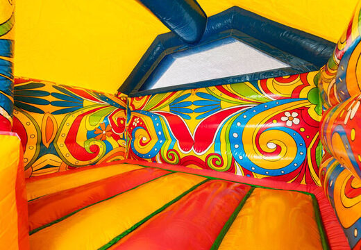 Geel oranje bloemen aan binnenkant van Slide Combo Paradise Island