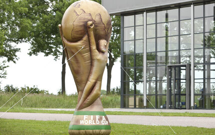 Koop een opblaasbare 3D FIFA World Club productvergroting. Bestel opblaasbare 3D objecten nu online bij JB Inflatables Nederland 